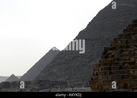 Die Pyramiden in Gizeh. Cheops, Chephren, Mykerinos und kleinere Königinnen-Pyramide (v.l.), Gizeh, Kairo, Egyt Stockfoto