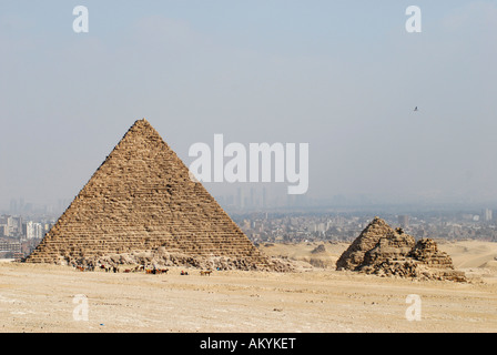 Die Pyramiden in Gizeh. Mykerinos-Pyramide eine der kleinere Königinnen Pyramiden, Gizeh, Kairo, Egyt Stockfoto