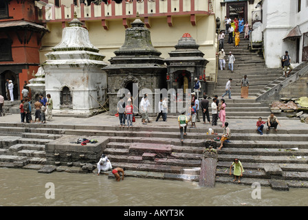 Feuerbestattung Ort, Ghats von Pashupatinath am Heiligen Bagmati-Fluss, Kathmandu, Nepal Stockfoto