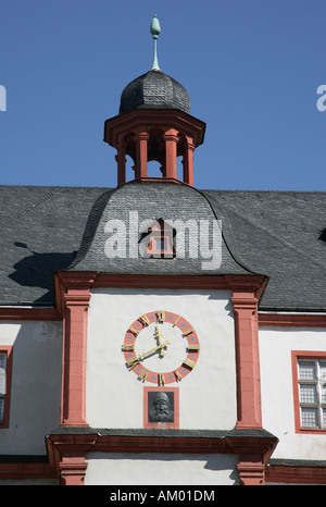 Mittelrheinmuseum mit Augenroller unter der Uhr in Koblenz, Rheinland-Pfalz, Deutschland Stockfoto