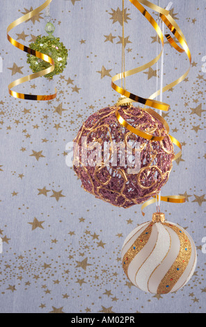 Festliche Weihnachten Komposition mit verschiedenen Urlaub Kugeln und anderen Verzierungen Stockfoto