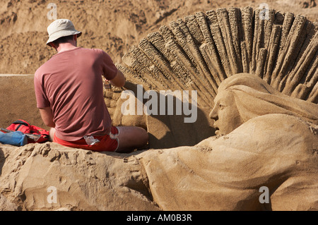 Sand Bildhauer arbeitet an der Krippe, Las Canteras Strand, Gran Canaria, Kanarische Inseln, Spanien, Europa Stockfoto