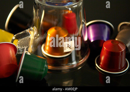 Nespresso Cup mit verschiedenen Kaffee-Kapseln Stockfoto