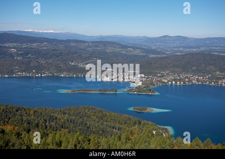 Blick vom Pyramidenkogel auf See Wörthersee und Pörtschach, Kärnten, Österreich Stockfoto