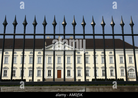 Schloss Bellevue gut gesichert hinter einem Zaun - offizielle home der deutsche Bundespräsident, Deutschland, Europa Stockfoto