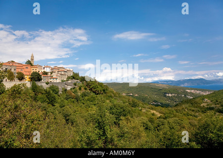 Altstadt von Labin, rechts unten Resort Rabac, Istrien, Kroatien Stockfoto