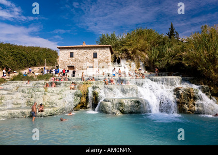 Thermalquelle in Saturnia mit Schwefel-haltigen Wasser des Monte Amiata Manciano Toskana Italien Stockfoto