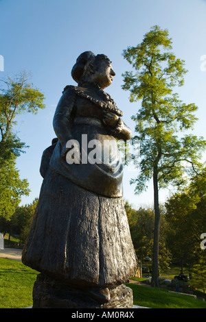 ILLINOIS Galena Statue der Julia Dent Grant Ehefrau von Ulysses S Grant ehemalige First Lady im Park gegenüber vom Haus Stockfoto