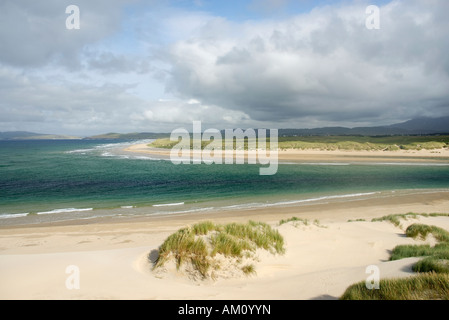 Küstenlandschaft mit sandigen Stränden und ziehenden Wolken an der atlantischen Küste von Co Donegal, Irland Stockfoto