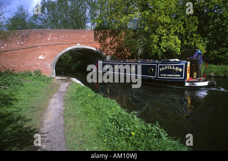 Grand Union Canal Bridge 143 in der Nähe von Berkhamsted UK Stockfoto