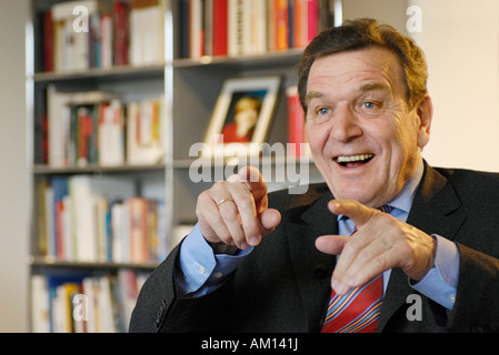 Interview in seinem Büro in Berlin - Unter Den Linden 50. Gerhard Schröder SPD Bundeskanzler, Berlin. Stockfoto