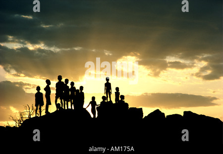 Rendille Kinder bei Sonnenuntergang Stockfoto