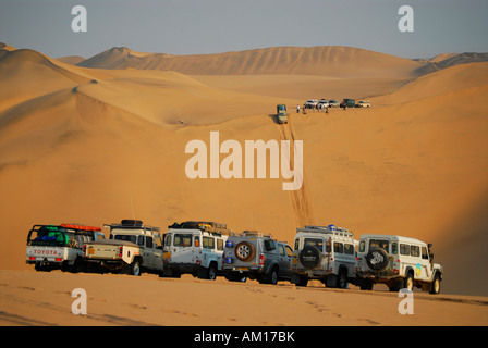 Jeeps in den Dünen bei Conception Bay, Diamond Area, Namibia Stockfoto