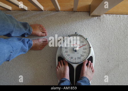 Mann mit Frau Frau beobachten Stockfoto