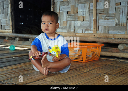 Junge, Mon Dorf Wang Kha, Thailand Stockfoto