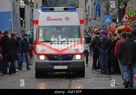 Zuordnung der St. John Ambulance, Karneval, Köln, Nordrhein-Westfalen, Deutschland Stockfoto