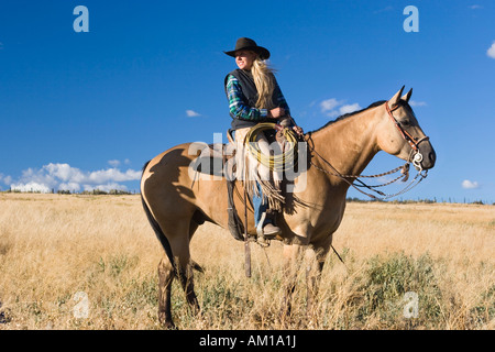 Cowgirl auf Pferd, Oregon, USA Stockfoto