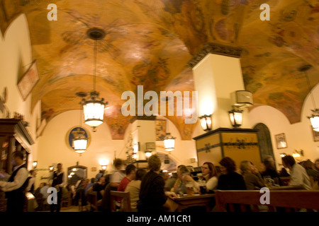 Hofbrauhaus München Bayern Deutschland Übersicht Haupthalle Stockfoto