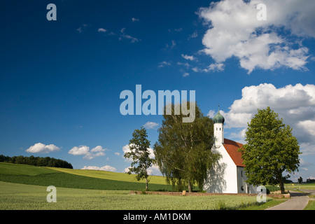 Kleine Kirche Mariazell mit Feldern, Zillenberg im Landkreis Aichach-Friedberg, Bayern, Deutschland Stockfoto