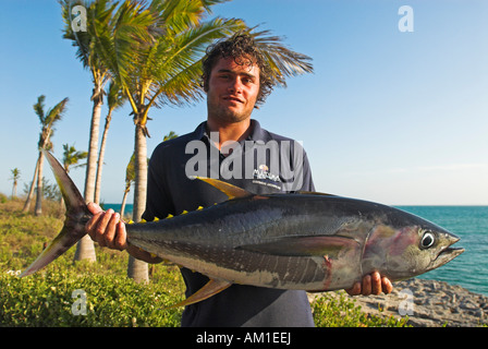 Mann mit big Marlin, Matemo Island Resort, Quirimbas Inseln, Mosambik, Afrika Stockfoto