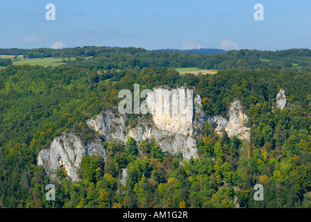 Blick auf die Felsen "Rauher Stein" in der Donau-Tal - Baden-Württemberg, Deutschland, Europa. Stockfoto