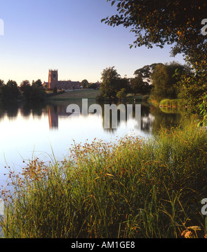 St. Michaels Kirche und große nur im Sommer, Marbury, Cheshire, England, UK Stockfoto