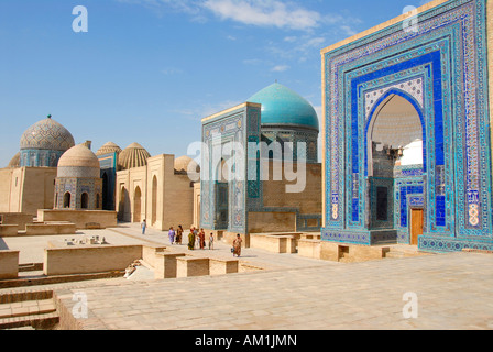 Mausoleen mit blau verzierten Iwans und Kuppeln Nekropole Shah-i-Zinda-Samarkand-Usbekistan Stockfoto