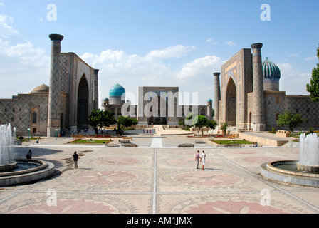 Madrasah Ulugh Beg, Tilla-Kari und Sherdar Registan Samarkand Uzbekistan Stockfoto