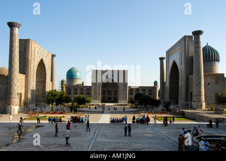 Madrasah Ulugh Beg, Tilla-Kari und Sherdar Registan Samarkand Uzbekistan Stockfoto