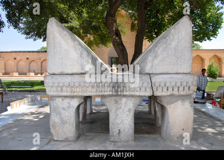 Große Marmor Koran stehen Bibi-Khanym Moschee Samarkand Uzbekistan Stockfoto