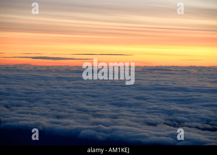 Morgen über den Wolken gesehen aus Tansania Kilimanjaro Kikelewa-Route rot Stockfoto