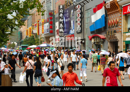 Einkaufsmeile Wangfujing Street, Beijing, China Stockfoto