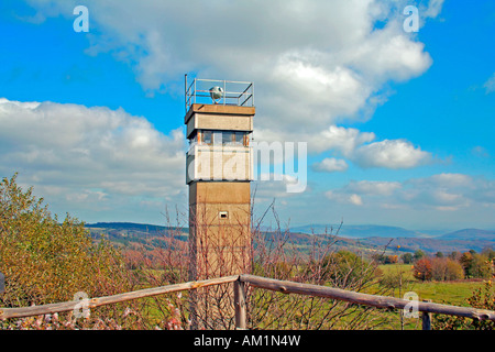 historischen Wachturm entlang der ehemaligen Grenze zwischen West nach Ost-Deutschland Rhön Franken Bayern Deutschland Europa Stockfoto