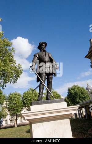 Statue von Sir Walter Raleigh in Greenwich South London England UK Stockfoto