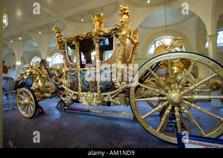 Die Krönung Gold State Coach in der Royal Mews, die für König George III im Jahre 1762 erbaut wurde Stockfoto