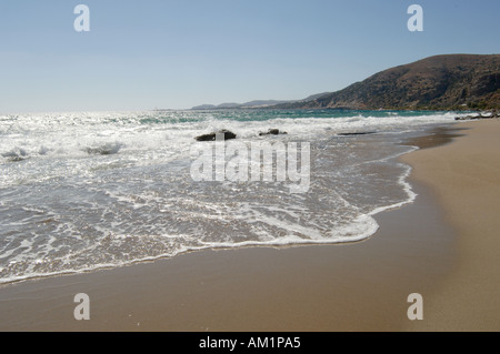 Wellen am Strand von Paleochora in südwestlichen Kreta Rollen Stockfoto
