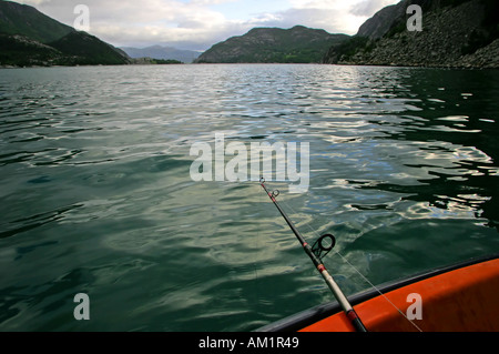 Angeln im Lysefjord Stockfoto