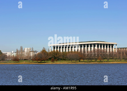 Lake Burley Griffin und der Nationalbibliothek Stockfoto
