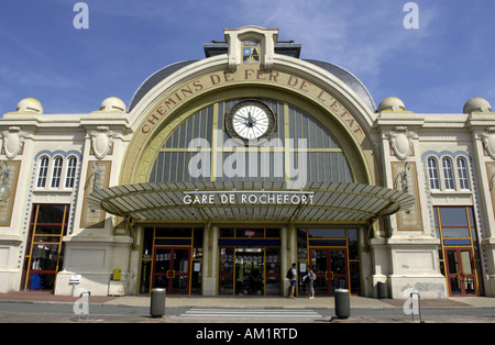 Gare de Rochefort Charente maritime Region Frankreich Französisch Zug Bahnhof Eisenbahn Eisenbahn Sncf Europa Europäische EWG Eu Tag Adylight col Stockfoto