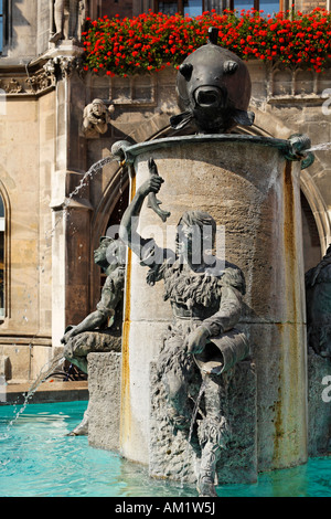 Fischbrunnen am Marienplatz, München, Bayern, Deutschland Stockfoto
