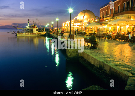 Venezianische Hafen mit Moschee, Chania, Kreta, Griechenland Stockfoto