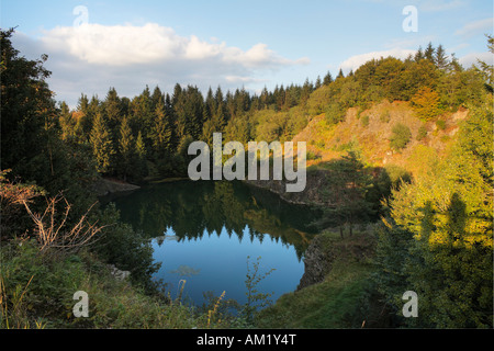 Basalt-See in der Nähe von Riedenberg, Rhön, Franken, Bayern, Deutschland Stockfoto