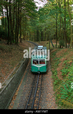 Zahnradbahn Zug nach Burg Ruinen Drachenfels Felsen in der Nähe von Königswinter-Nord-Rhein-Westfalen-Deutschland-Europa Stockfoto