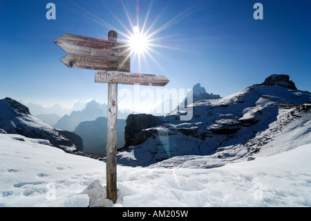 Wegweiser zu den Buellelejoch, Sextenan, Dolomiten, Südtirol, Italien Stockfoto