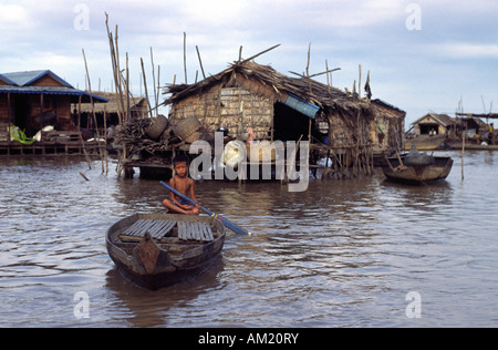 Vietnamesen Leben in einem schwimmenden Dorf. Tonle Sap, Kambodscha. Stockfoto