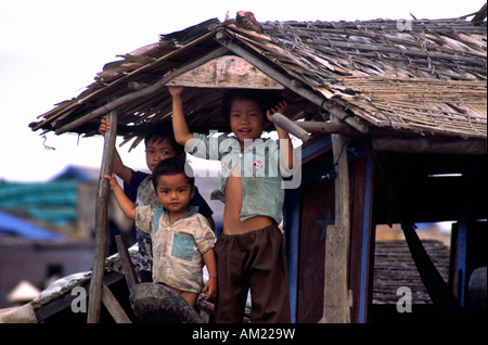 Vietnamesen Leben in einem schwimmenden Dorf. Tonle Sap, Kambodscha. Stockfoto