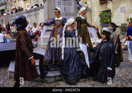 Tanz in der Krönung von Isabella i. von Kastilien im Mittelalter FESTIVAL in SEGOVIA Spanien Stockfoto