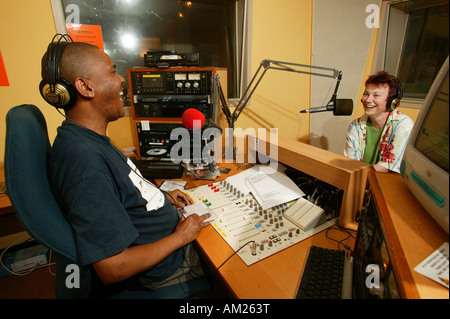 Radio-Moderator von Bush Radio, Cape Town, Südafrika Stockfoto