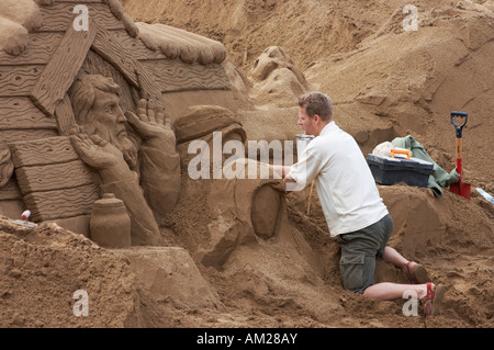 Sand Bildhauer arbeitet an der Krippe, Las Canteras Strand, Gran Canaria, Kanarische Inseln, Spanien, Europa Stockfoto