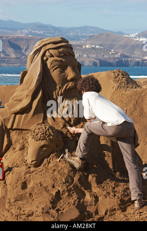 Sand Bildhauer arbeitet an der Krippe, Las Canteras Strand, Gran Canaria, Kanarische Inseln, Spanien, Europa Stockfoto